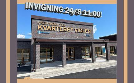 Entré Kvarteret Violen med text: Invigning 24/8 11.00!