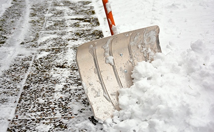 En bild som beskriver Snöfallet påverkar flera verksamheter