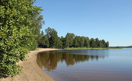 Vy över en badstrand