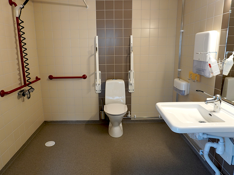 Invigning Violen_bad.jpg